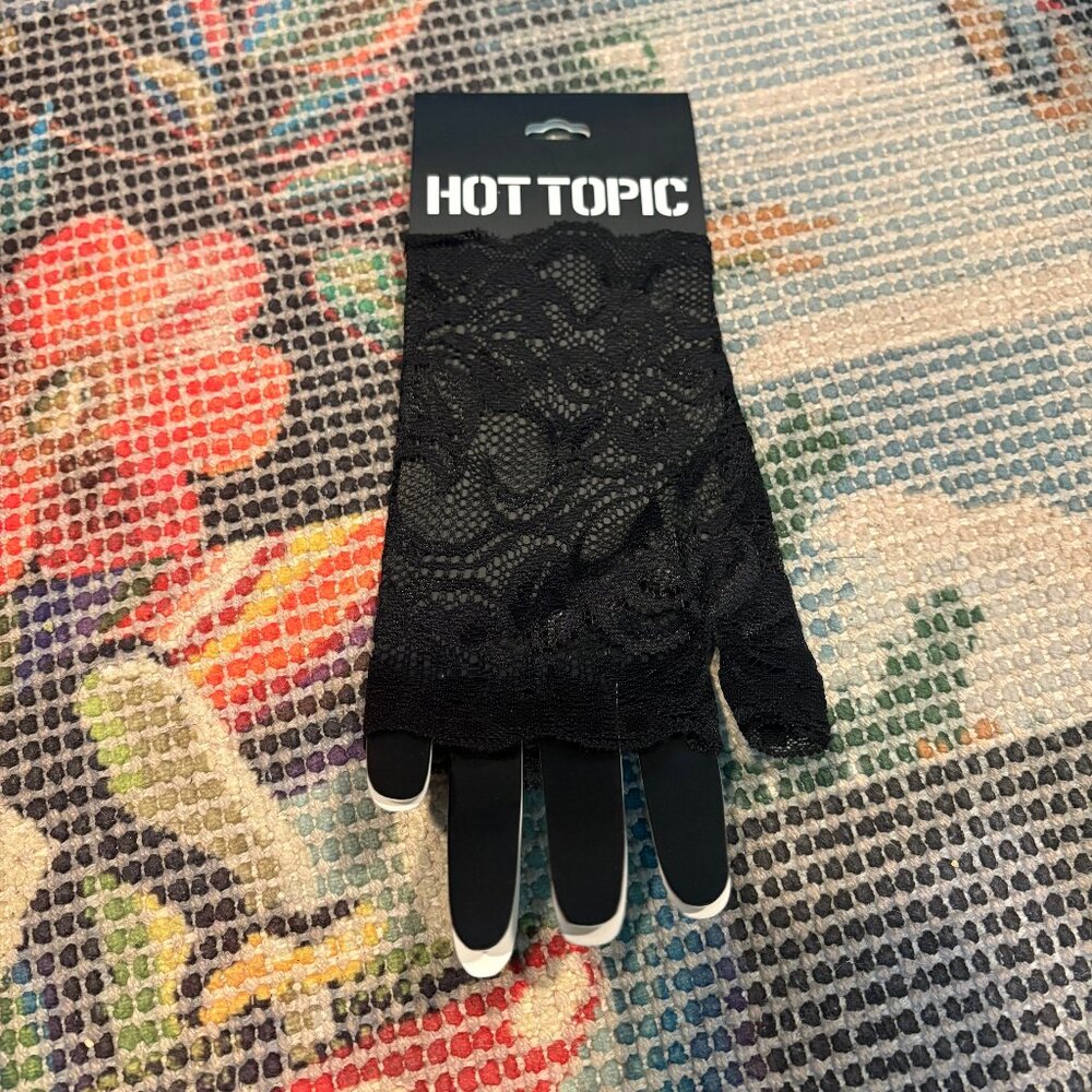NEW Gothic Punk Hot Topic Black Fingerless Lace Glove * NWT Party Feminine Party